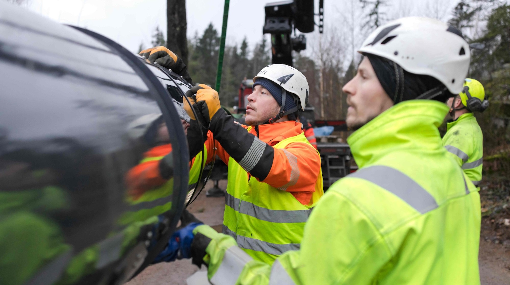 Kuvassa Urban Pole Lite asiantuntijoiden lopputarkistuksessa juuri ennen pystytystä.